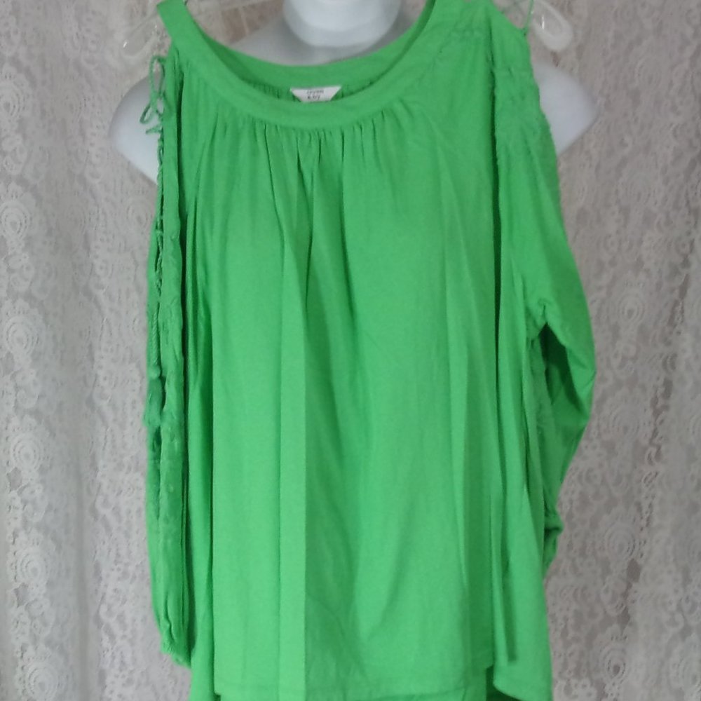Crown & Ivy Open Sleeve Top Green EUC